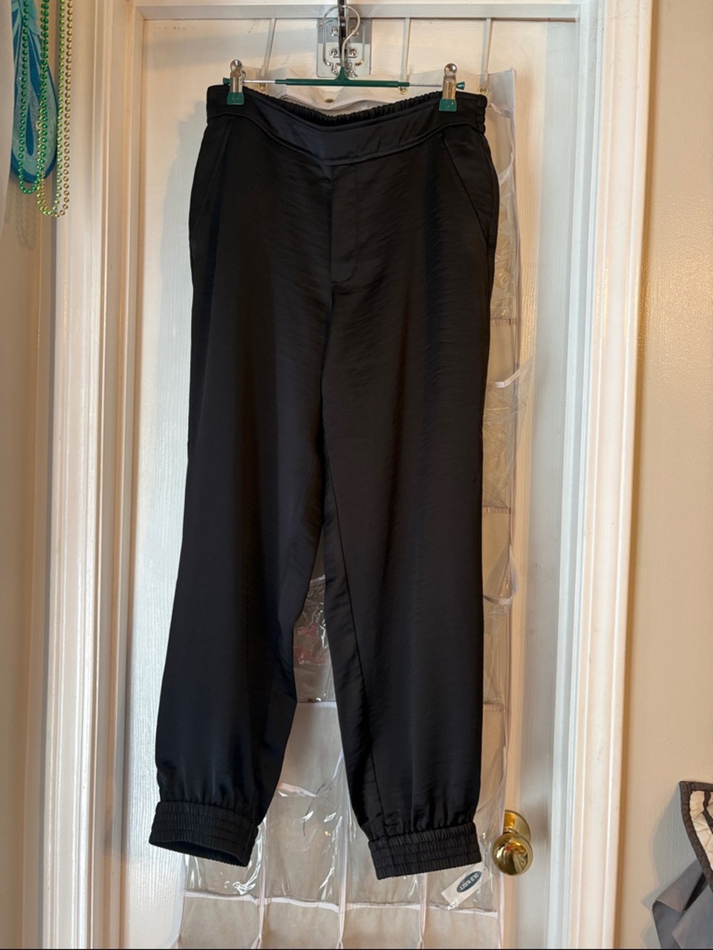 Vera wang satin like black jogger pants size medium.